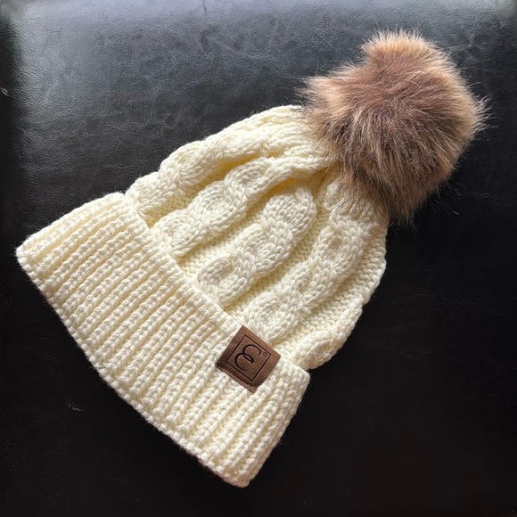 Accessories - Pompom Beanie